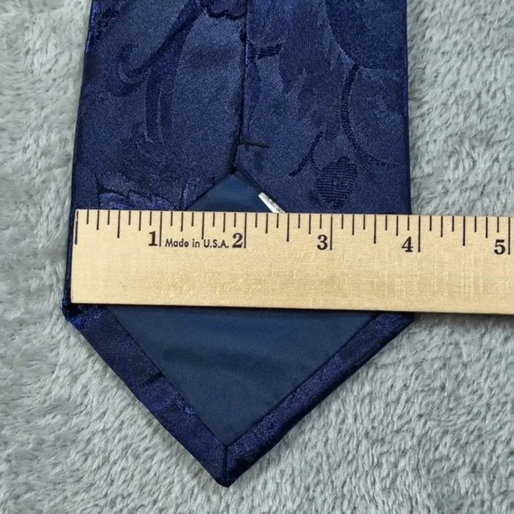 Renaissance tie gently